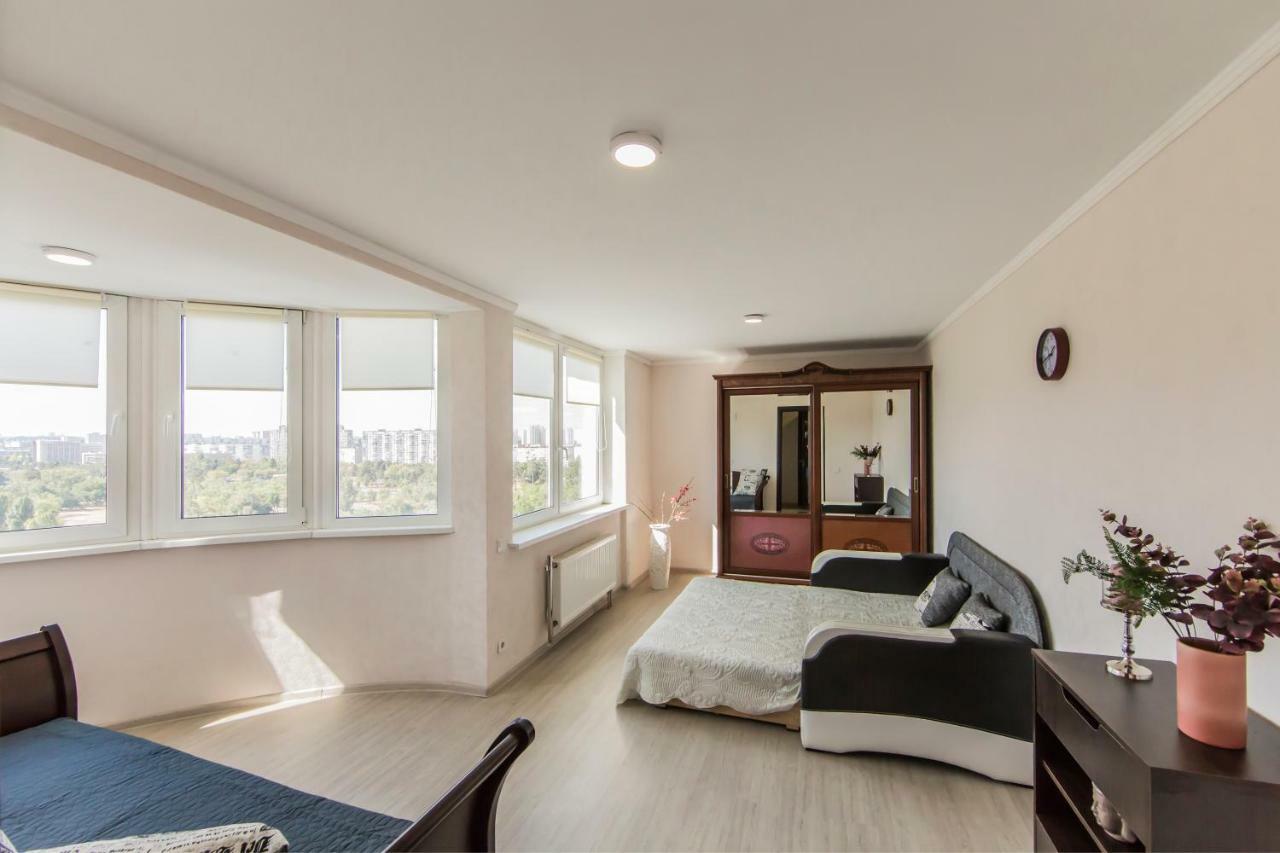 Super View, Luxury Apartment Near Chernihiv Metro. Kyiv Exterior photo