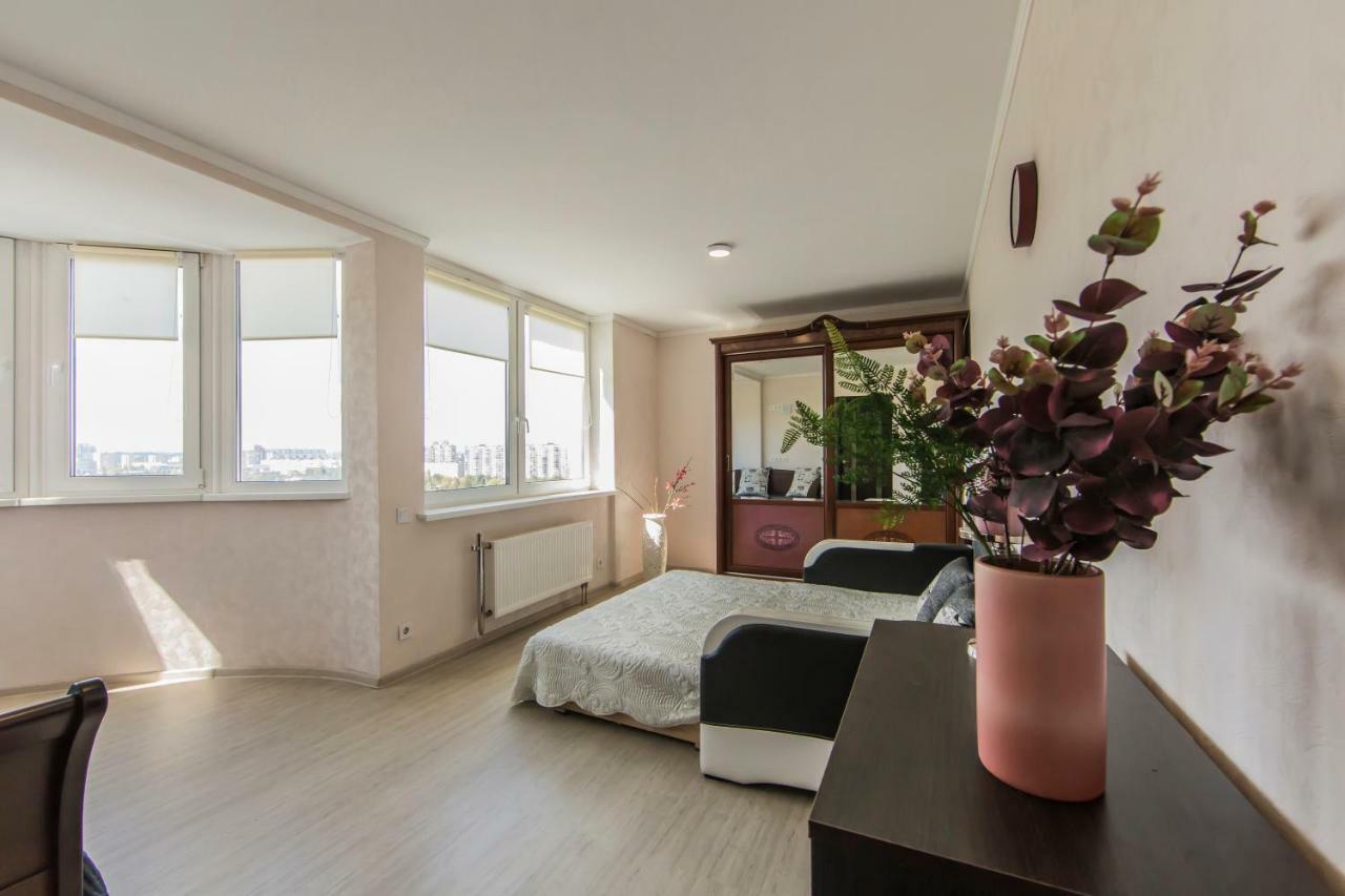 Super View, Luxury Apartment Near Chernihiv Metro. Kyiv Exterior photo