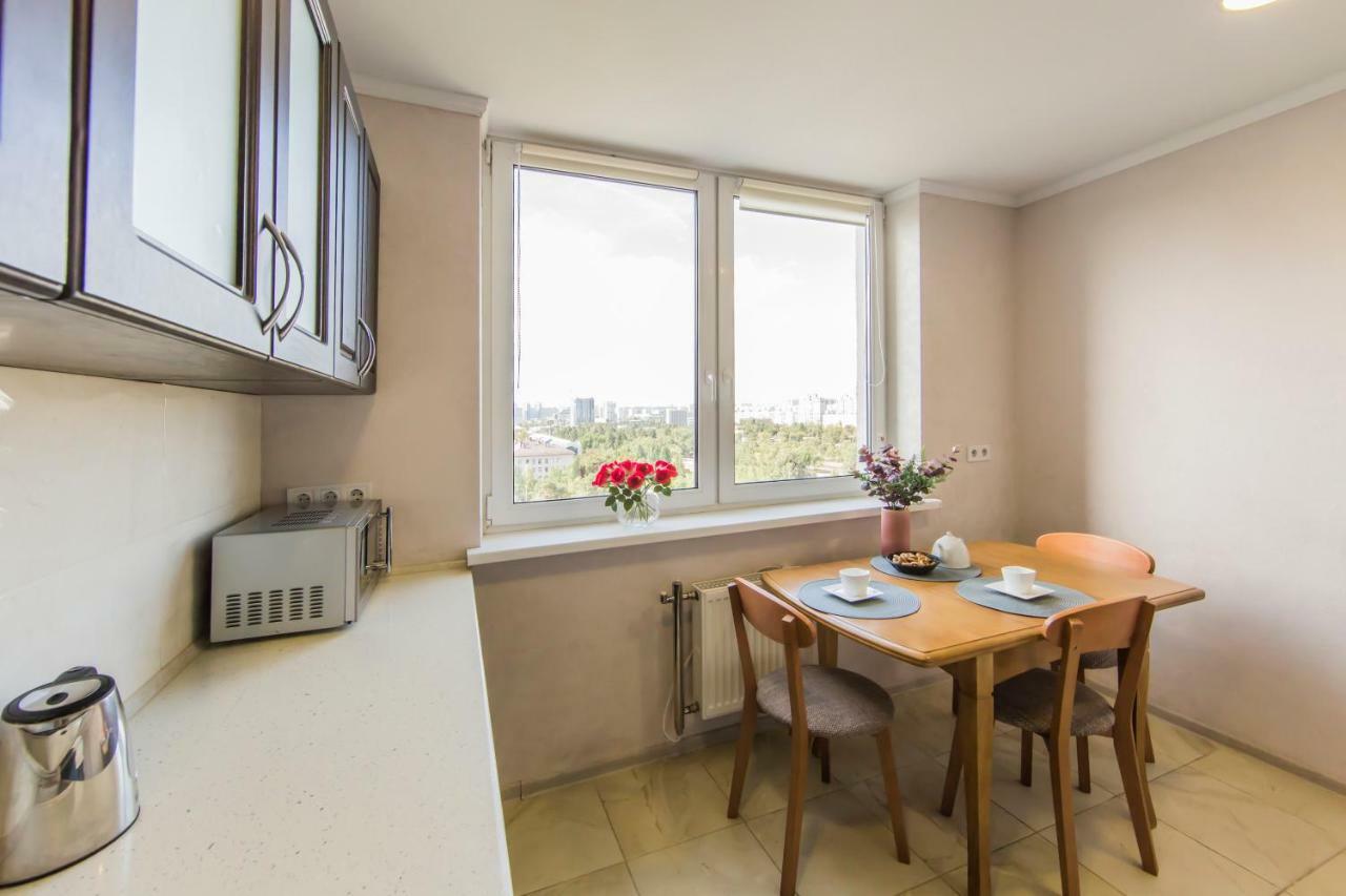 Super View, Luxury Apartment Near Chernihiv Metro. Kyiv Exterior photo